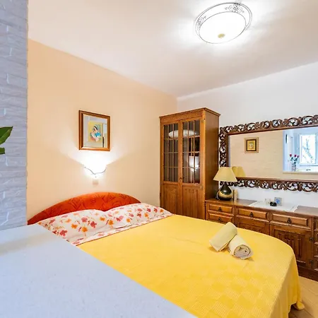 Nadica Affittacamere 3*