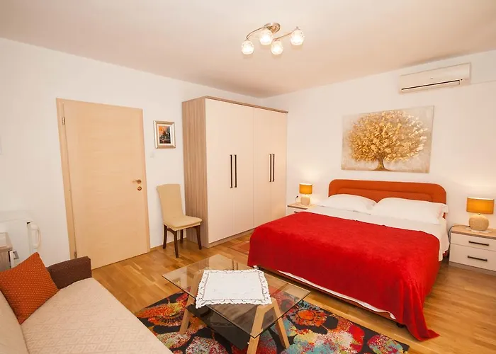 ゲストハウス Nadica