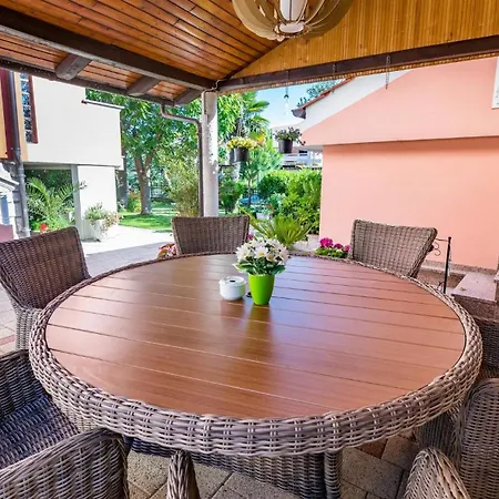 Nadica Πανσιόν 3*