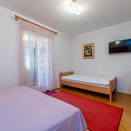 Nadica Πανσιόν Baška