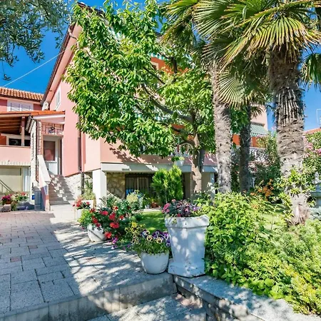 Nadica Πανσιόν