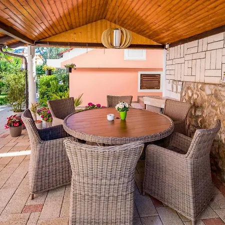 Nadica Πανσιόν 3*