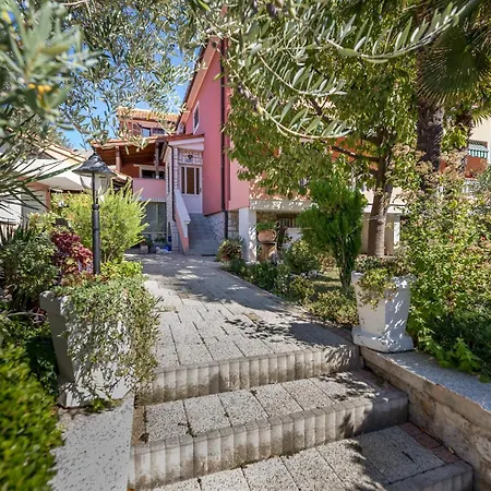 Πανσιόν Nadica Baška