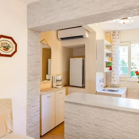 Nadica 3* Baška