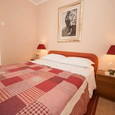 Nadica Πανσιόν 3*