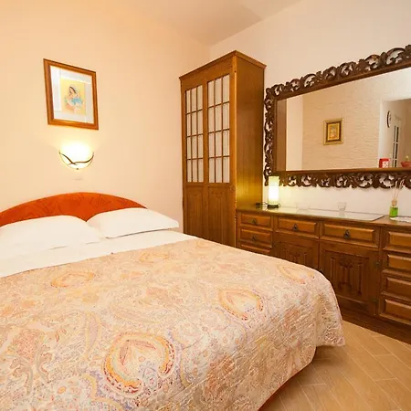 Nadica Πανσιόν 3*